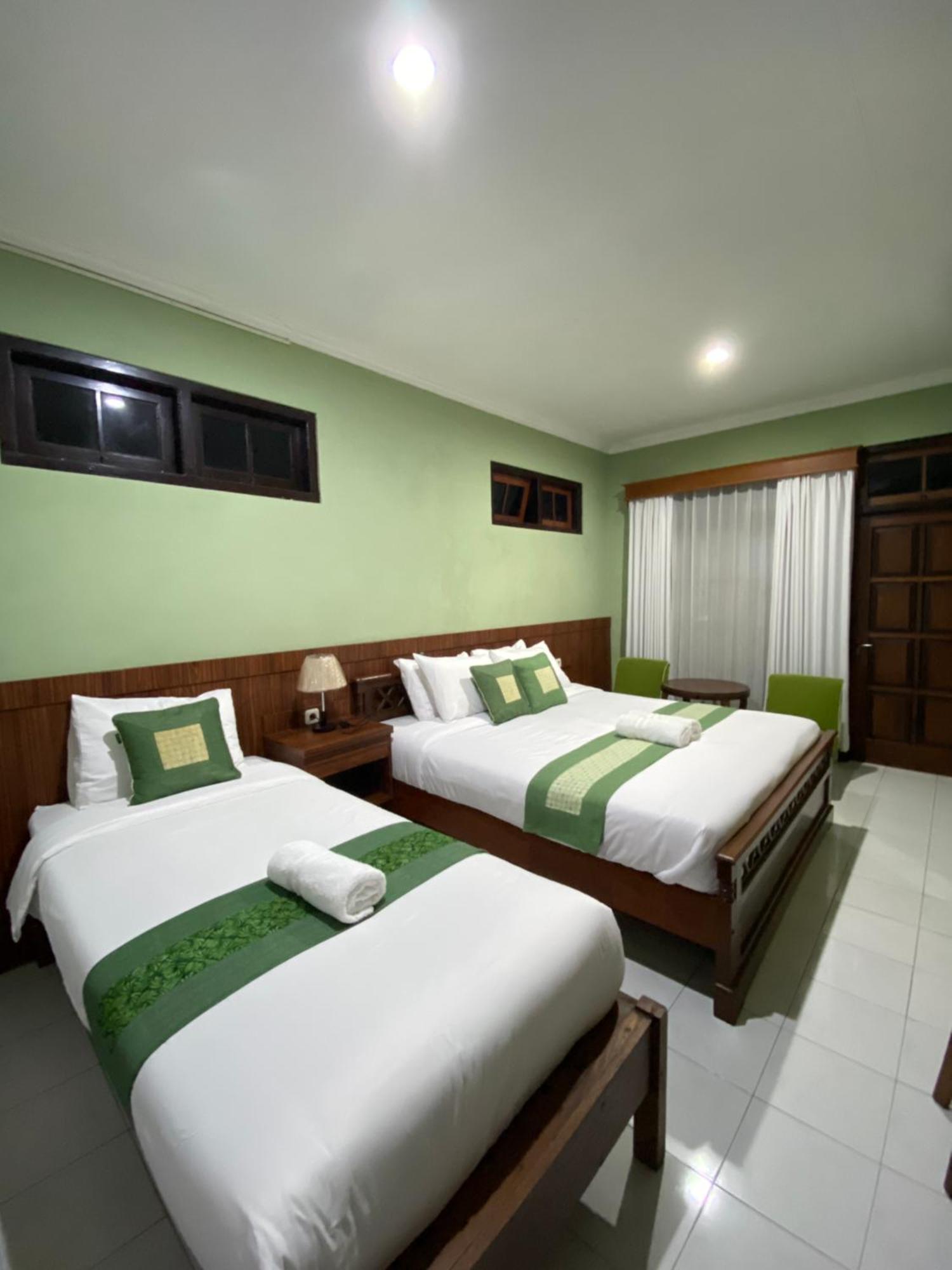 Griya Jene Homestay Syariah Ngabean Exteriér fotografie